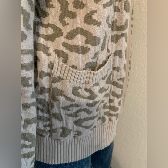 HEM AND THREAD Small camo open front sweater - Picture 5 of 8